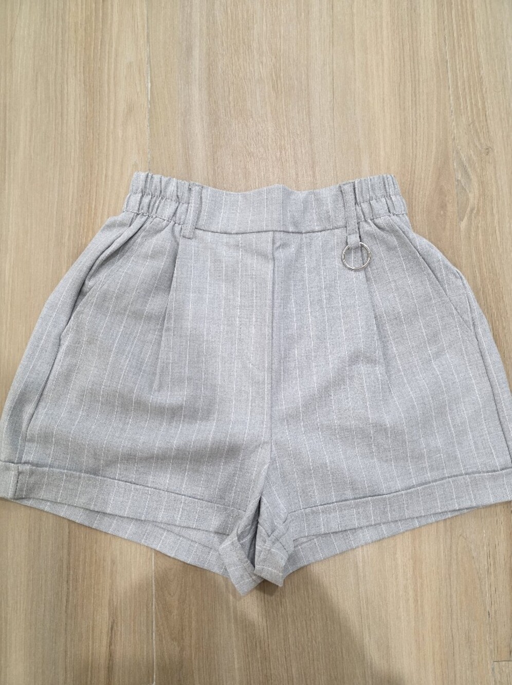 Bershka Gray Pinstripe Tailored Shorts – XS – Like New